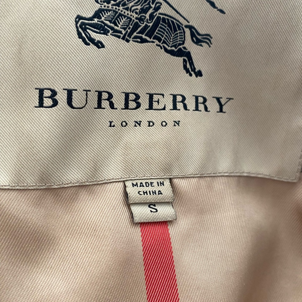 Burberry Women’s Black Quilted Puffer Jacket Size Small - Picture 6 of 13